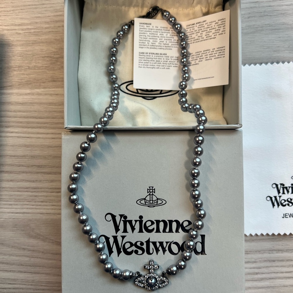Vivienne Westwood Olympia pearl choker necklace featuring gunmetal-toned pearls